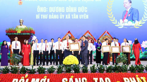 Bí thư Đảng ủy xã Tân Uyên vinh dự được nhận Huân chương lao động hạng ba