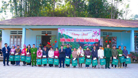 Xuân đoàn kết- Tết thắm tình quân dân