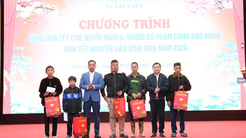 Chương trình trao tặng quà Tết cho người nghèo, người có hoàn cảnh khó khăn nhân dịp Tết Nguyên đán Bính Ngọ năm 2026