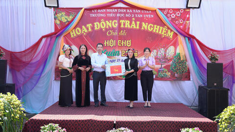 Đặc sắc, ấn tượng hoạt động trải nghiệm “Hội chợ Xuân 2026” của Trường Tiểu học số 2 Tân Uyên