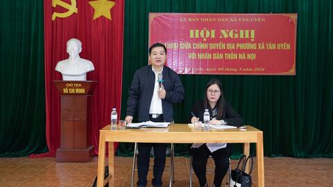 Hội nghị đối thoại trực tiếp giữa chính quyền địa phương xã Tân Uyên với nhân dân thôn Nà Nọi.