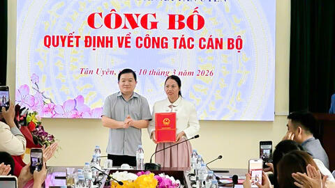 UBND xã Tân Uyên: Công bố Quyết định về công tác cán bộ