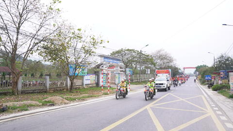 Tân Uyên: 400 người tham gia tuyên truyền cổ động mặt đường tạo khí thế phấn khởi về ngày bầu cử