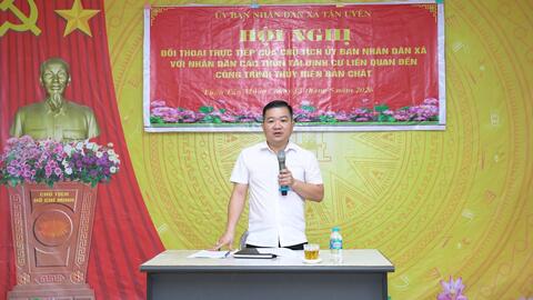 Chủ tịch UBND xã Chu Văn Thanh đối thoại trực tiếp với Nhân dân thôn Tân Muôn và Hòa Hợp liên quan đến công trình thủy điện Bản Chát