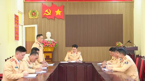 Lãnh đạo Phòng Cảng sát giao thông Công an tỉnh kiểm tra, nắm tình hình dọc tuyến quản lý Tân Uyên – Than Uyên