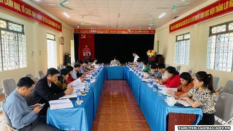 Đồng chí Bí thư Huyện ủy Bùi Huy Phương  kiểm tra xây dựng nông thôn mới  tại xã Tà Mít