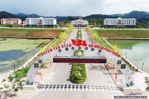 Cổng chào Tân Uyên
