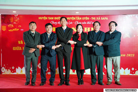 Hội nghị đáng giá kết quả hợp tác giữa huyện Tân Uyên, Tam Đường với thị xã Sa Pa năm 2024, nhiệm vụ năm 2025