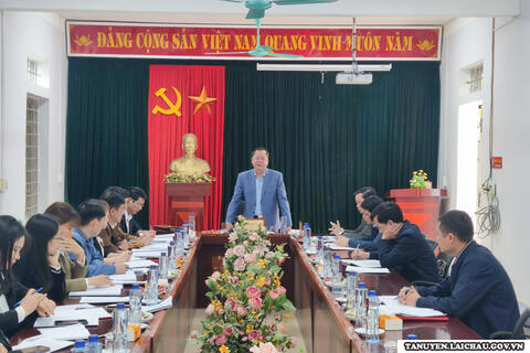Ban Thường vụ Huyện ủy làm việc với chi bộ Giáo dục và đào tạo
