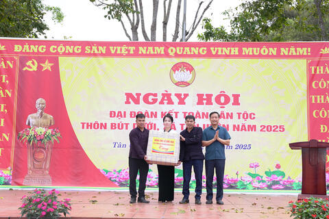 Tân Uyên tổ chức “Ngày hội Đại đoàn kết toàn dân tộc” thôn Bút Dưới