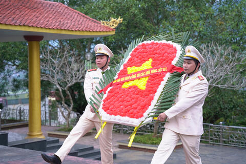 Tân Uyên: Dâng hương Đài tưởng niệm các Anh hùng liệt sĩ nhân dịp Tết Nguyên đán Bính Ngọ 2026