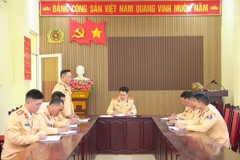 Lãnh đạo Phòng Cảng sát giao thông Công an tỉnh kiểm tra, nắm tình hình dọc tuyến quản lý Tân Uyên – Than Uyên