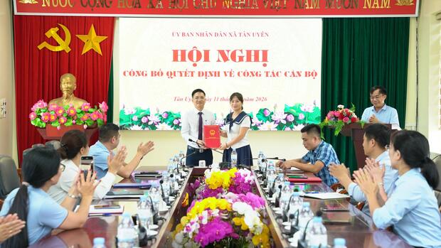 Bổ nhiệm Giám đốc Trung tâm Phục vụ hành chính công xã Tân Uyên