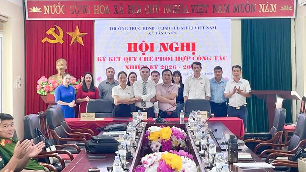 HỘI NGHỊ KÝ KẾT QUY CHẾ PHỐI HỢP GIỮA THƯỜNG TRỰC HĐND - UBND – BAN THƯỜNG TRỰC ỦY BAN MTTQ VIỆT NAM XÃ